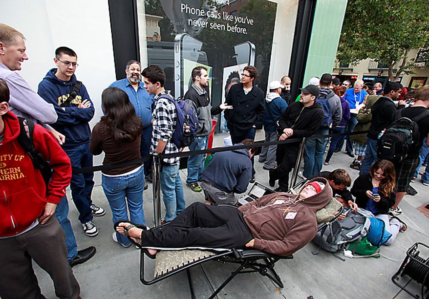 Apple customer Dan Jackson, of Sunnyvale, Calif., lays on a chair as he waits in line top purchase the new Apple iPhone 4 on the first day of sale, Thursday, June 24, 2010, at an Apple Store in Palo Alto, Calif. (AP Photo/Paul Sakuma)