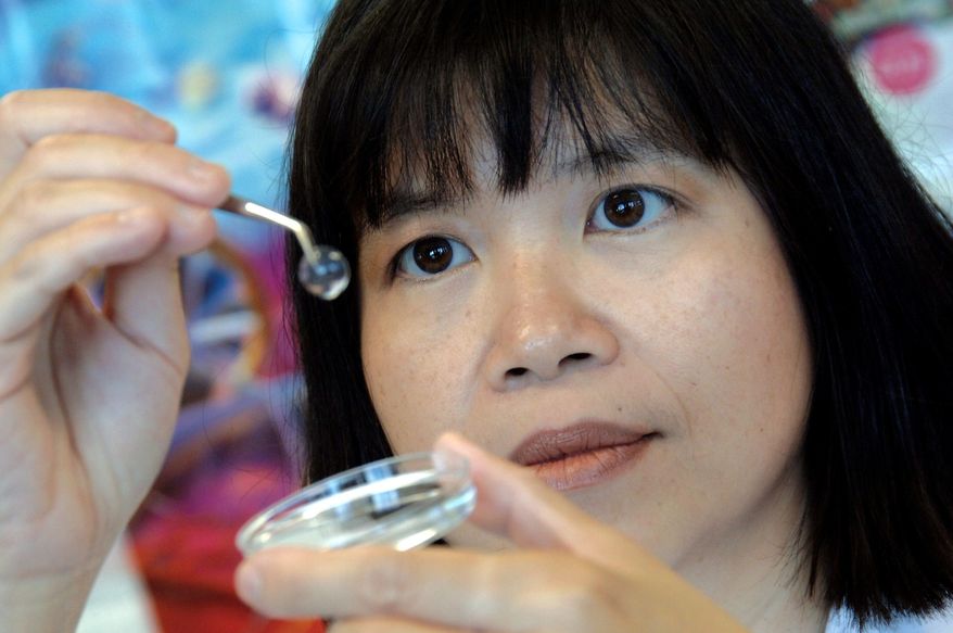 OTTAWA HOSPITAL RESEARCH INSTITUTE VIA ASSOCIATED PRESS
Dr. May Griffith of the Ottawa Hospital Research Institute in Canada displays in 2005 a biosynthetic cornea that, implanted into the eye, coaxes the eye's natural corneal cells to regrow.