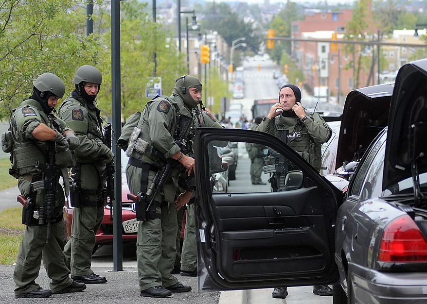 Members of the Baltimore County SWAT team arrive at Johns Hopkins Hospital in Baltimore after a man shot and wounded a doctor, Thursday, Sept. 16, 2010. (AP Photo/Steve Ruark)