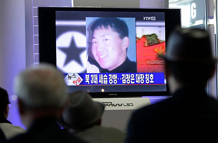 South Koreans watch a TV news program at the Seoul Railway Station in Seoul, South Korea, Tuesday, Sept. 28, 2010. North Korea's absolute leader Kim appointed his youngest son as an army general, giving the son his first known official title in an apparent sign that he is being groomed as the country's next leader. South Korean media said Kim's youngest son Kim Jong Un is shown in a portrait on the screen. The headline read "Kim Jong Un to the rank of general." (AP Photo/Ahn Young-joon)