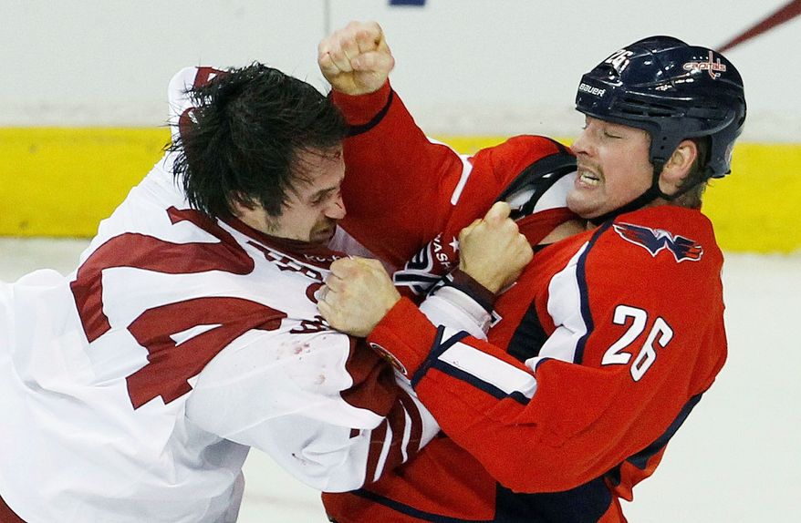 Capitals left wing Matt Hendricks (right) trades blows with Coyotes center Kyle Chipchura during Washington's 4-3 win over Phoenix on Monday. The Capitals had lost their previous four games.
(Associated Press)