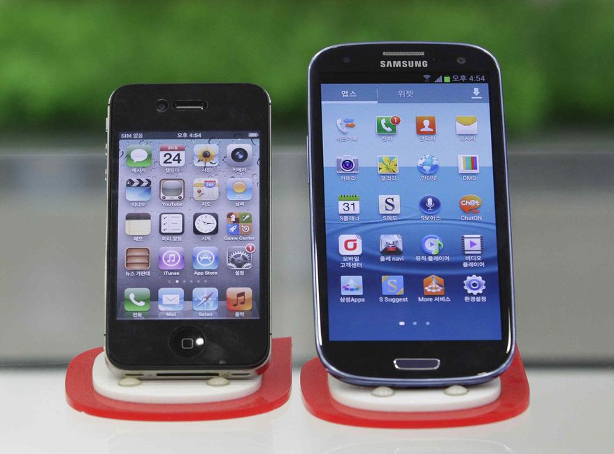** FILE ** Samsung Electronics' Galaxy S III, right, and Apple's iPhone 4S are displayed at a mobile phone shop in Seoul, South Korea, Friday, Aug. 24, 2012. (AP Photo/Ahn Young-joon)