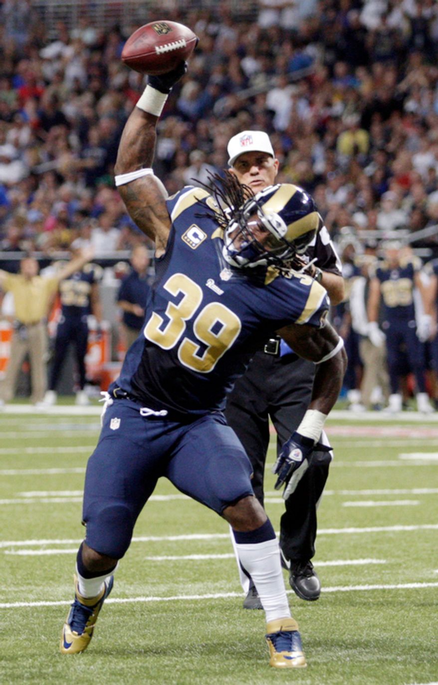 St. Louis Rams running back Steven Jackson spikes the ball after coming up short of the end zone during the second quarter. Jackson was given an unsportsmanlike penalty for the spike. (AP Photo/Tom Gannam)