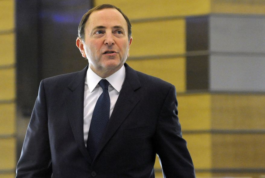 NHL Commissioner Gary Bettman leaves following labor talks, Friday, Nov. 9, 2012, in New York. The league and the players' association met Friday for the fourth straight day trying to reach an agreement to end the lockout. (AP Photo/Louis Lanzano)