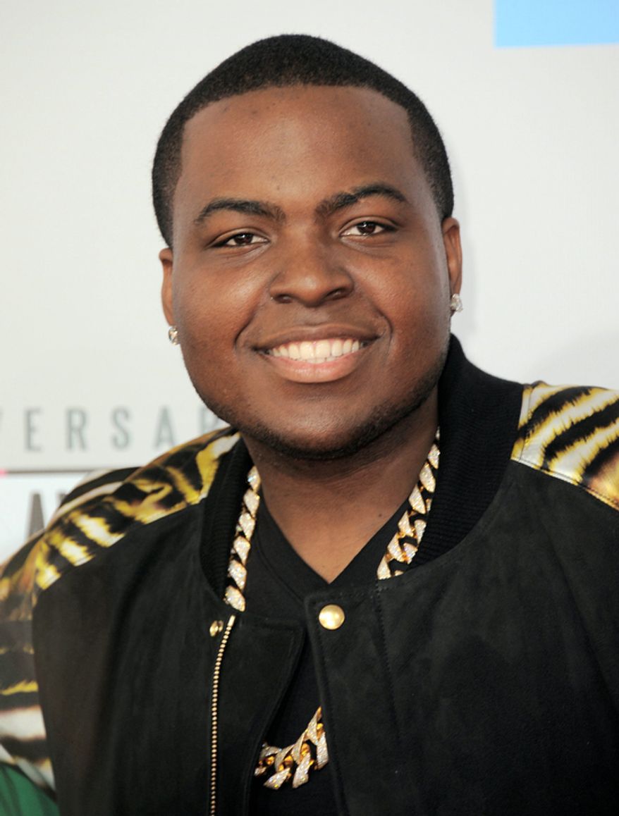 Sean Kingston arrives at the 40th Anniversary American Music Awards on Sunday Nov. 18, 2012, in Los Angeles. (Photo by Jordan Strauss/Invision/AP)