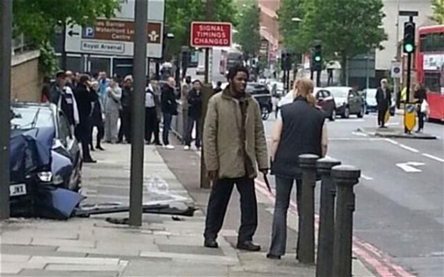 Ingrid Loyau-Kennett confronts one of the London machete attackers. (Source: Twitter/@dannymckiernan)