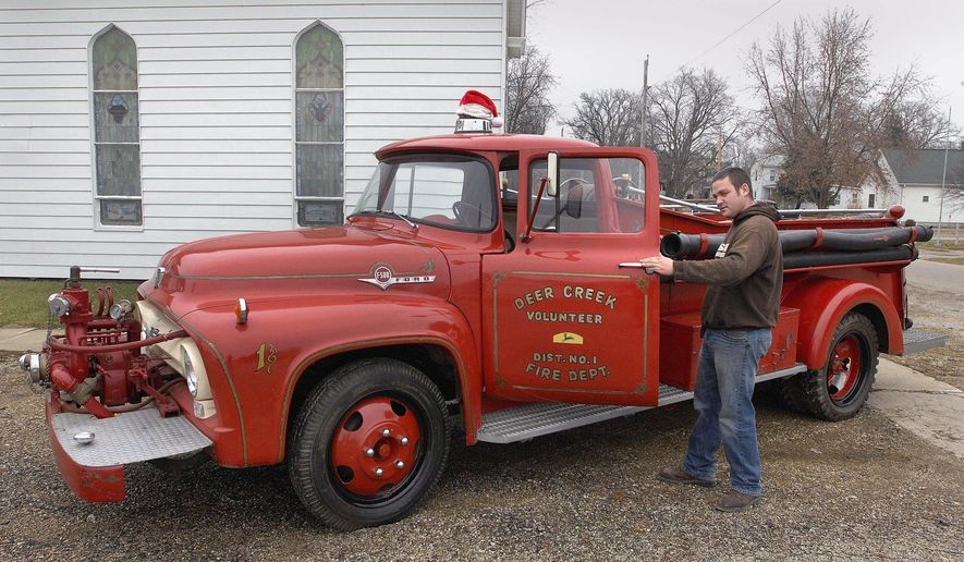 In this Dec. 9, 2014 photo taken in Deer Creek, Ill., Deer ...