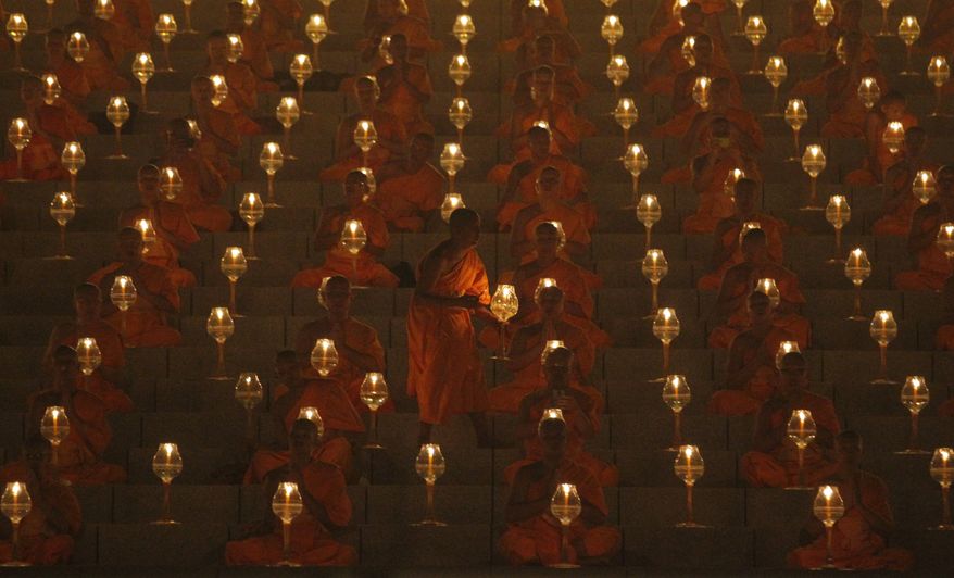 Thai Buddhist monks pray and gather at Wat Dhammakaya temple in Pathum Thani province to participate in Makha Bucha Day ceremonies Wednesday, March 4, 2015. Makha Bucha, a religious holiday that marks the anniversary of Lord Buddha&#39;s mass sermon to the first 1,250 newly ordained monks 2,558 years ago.(AP photo/Sakchai Lalit)