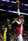 lakers_76ers_basketball_64426.jpg