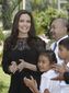 cambodia_angelina_jolie_35183.jpg