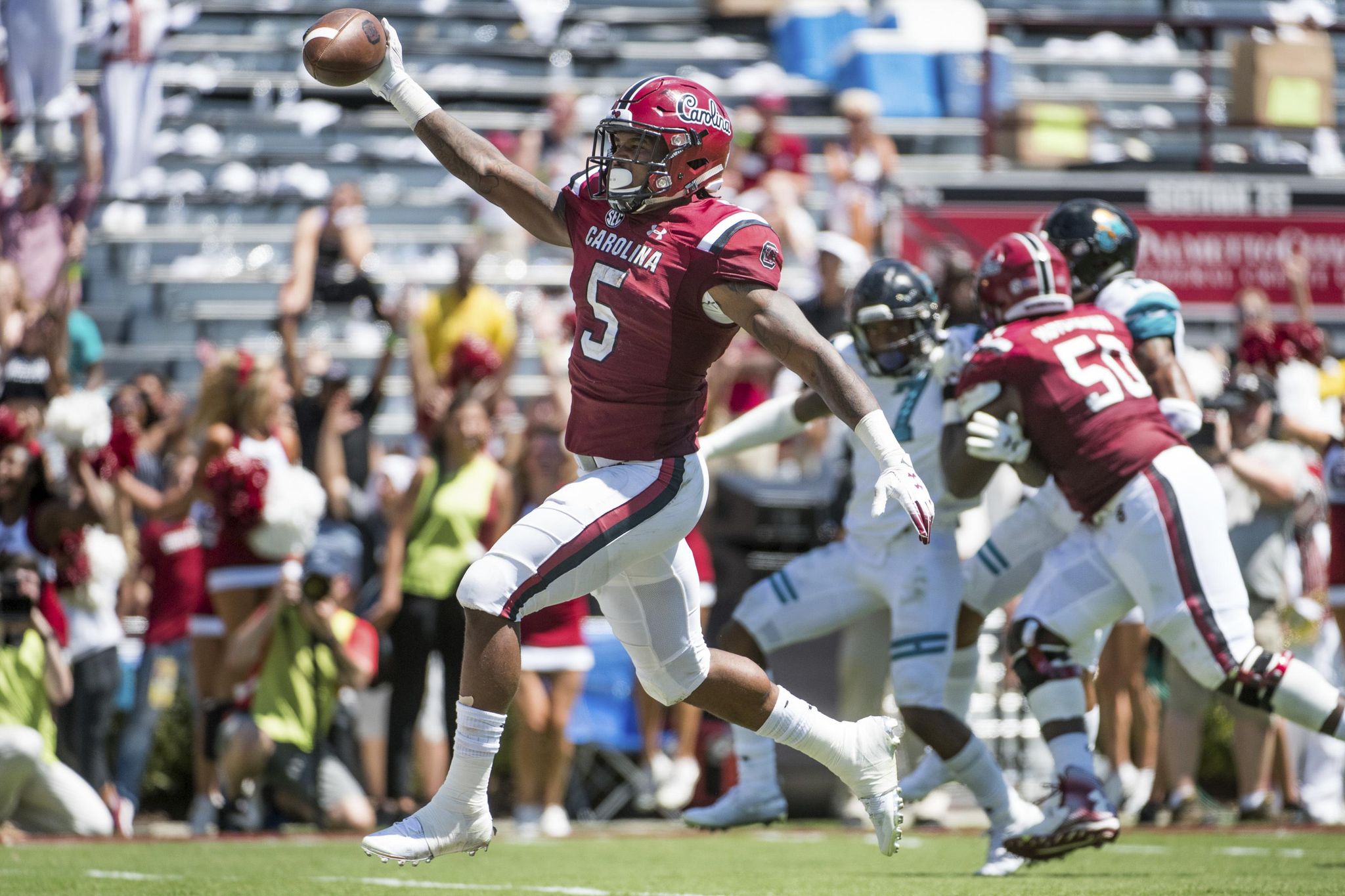 Bentley throws 4 TDs, South Carolina beats Coastal Carolina