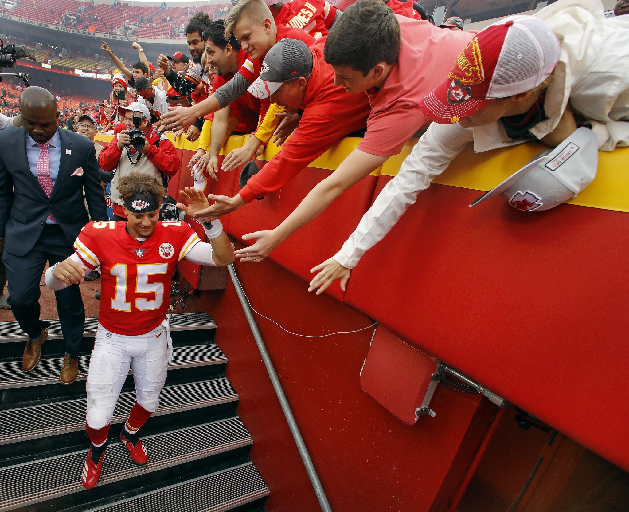 Chiefs show complete team in lopsided win over Jags