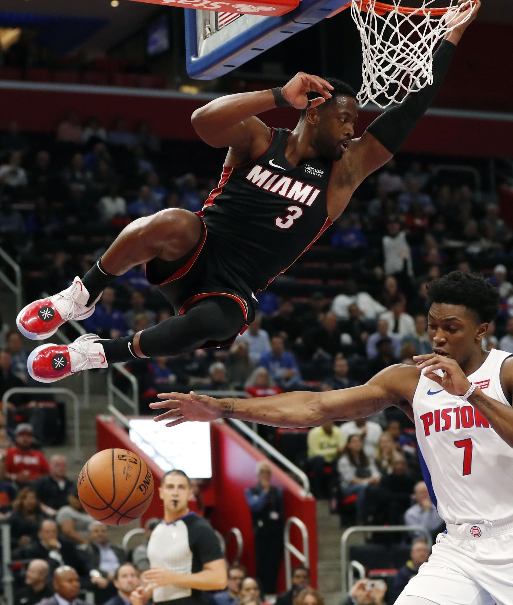 Wade missing Heat-Spurs game for personal reasons
