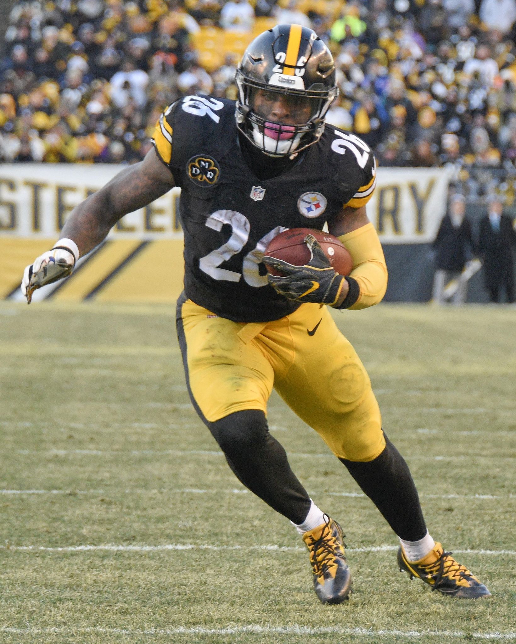 Later Le'Veon; Steelers move on with Bell out of the mix