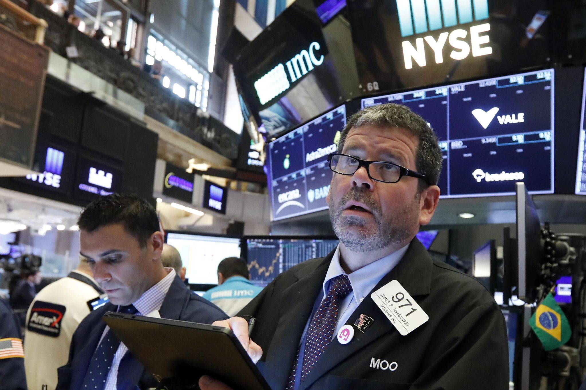 US stocks climb after US suspends tariffs on Mexican goods