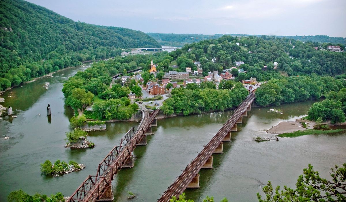 NextImg:Maryland police rescue hiker and his dog stranded on a cliff at Harpers Ferry
