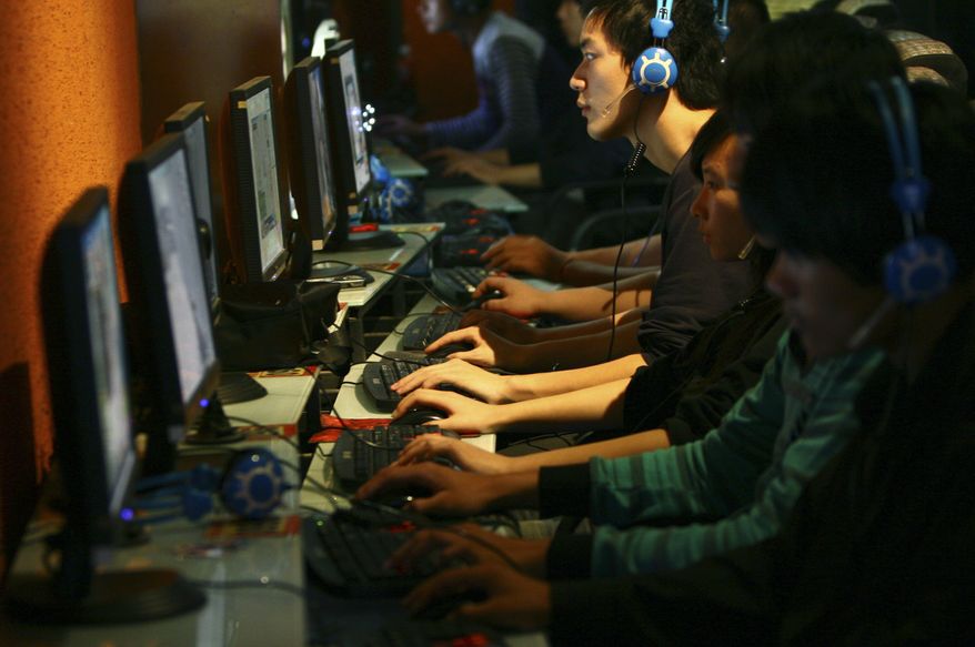 People use computers at an Internet cafe in Fuyang in central China&#39;s Anhui province Thursday, Oct. 29, 2009. The nonprofit body that oversees Internet addresses approved Friday, Oct. 30, 2009 the use of Hebrew, Hindi, Korean, Chinese and other scripts not based on the Latin alphabet in a decision that could make the Web dramatically more inclusive. (AP Photo)