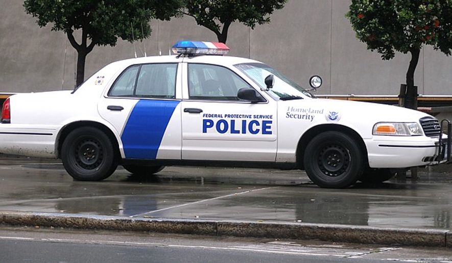 A police car with the livery of the United States Federal Protective Service. Seen parked on the sidewalk outside a federal building in San Francisco, California. (Credit: Wikimedia Commons)