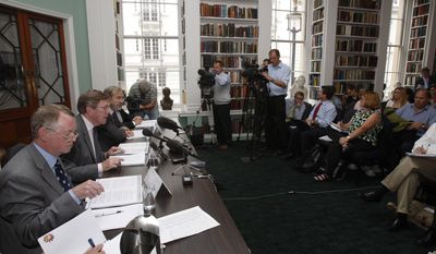 Chairman of the review group, Sir Muir Russell, second left, talks to the media on their findings at the Royal Institution in London, Tuesday July 7, 2010, during the release of their report into the University of East Anglia e-mails on climate change. (AP Photo/Sang Tan)