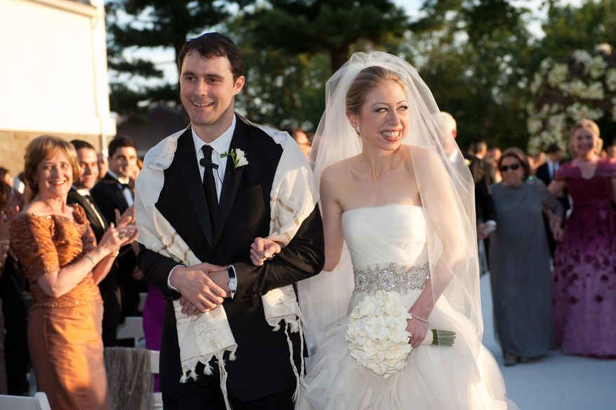 In this photo provided by Genevieve de Manio Photography, Chelsea Clinton and Marc Mezvinsky are seen during their wedding, Saturday, July 31, 2010 in Rhinebeck, N.Y. Chelsea Clinton wed her longtime boyfriend under extraordinary security at an elegant Hudson River estate late Saturday. (AP Photo/Genevieve de Manio )