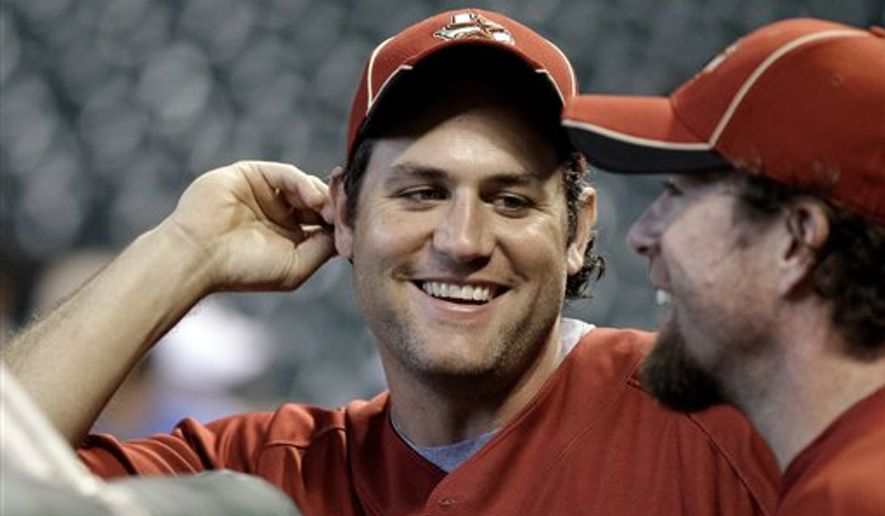 Houston Astros first baseman Lance Berkman, left, talks with hitting coach Jeff Bagwell, right, during batting practice before a baseball game against the Milwaukee Brewers, Friday, July 30, 2010, in Houston. The New York Yankees expect to acquire Berkman from the Astros on Saturday, July 30, 2010, and already worked out a deal to obtain outfielder Austin Kearns from the Cleveland Indians. New York will send a couple of prospects to the Astros, a baseball executive familiar with the discussions said. The executive spoke on condition of anonymity because talks were ongoing. (AP Photo/David J. Phillip)