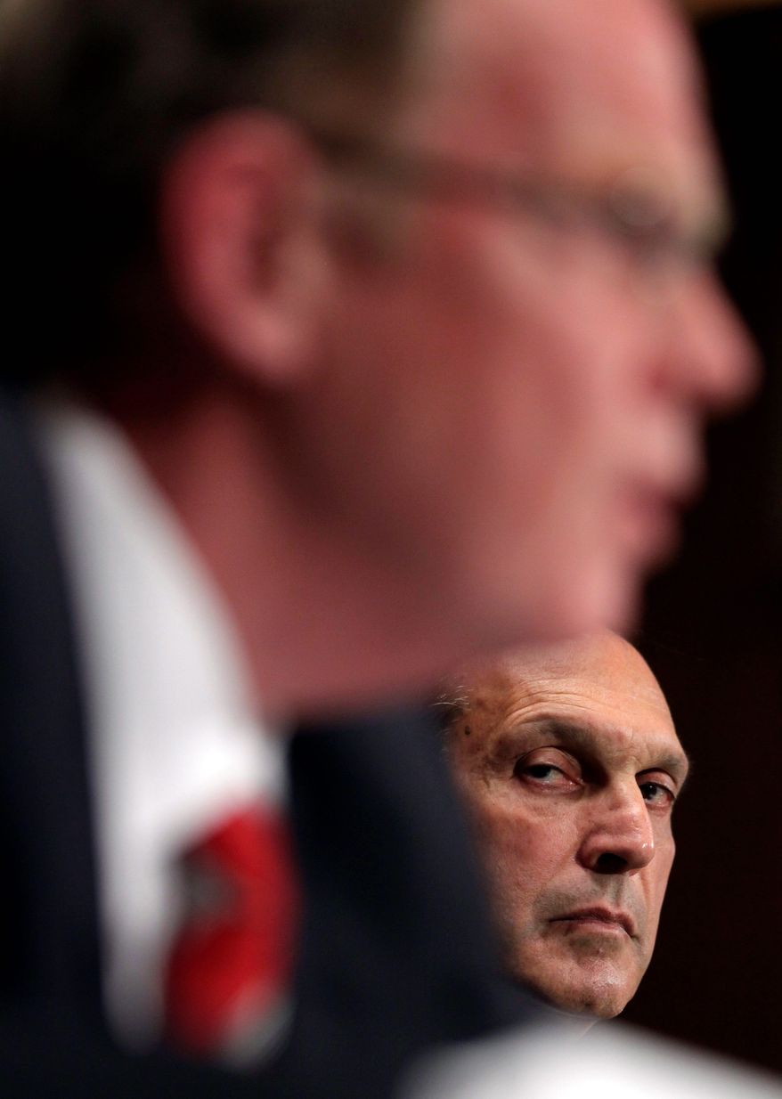 ASSOCIATED PRESS
Former Lehman Brothers executive Richard Fuld Jr. (right) told the Financial Crisis Inquiry Commission that Lehman was repeatedly denied measures that could have saved the firm. Thomas Baxter (left), general counsel of the Federal Reserve Bank of New York, said regulators lacked authority to provide the aid.