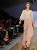 Fashion_Max_Azria_2011.sff.jpg