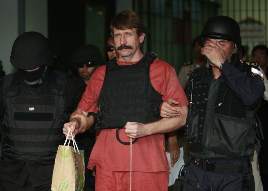With tight security and the flak jacket on, Viktor Bout, center, a suspected Russian arms dealer, leaves the criminal court in Bangkok, Thailand Monday, Oct. 4, 2010. (AP Photo/Apichart Weerawong)