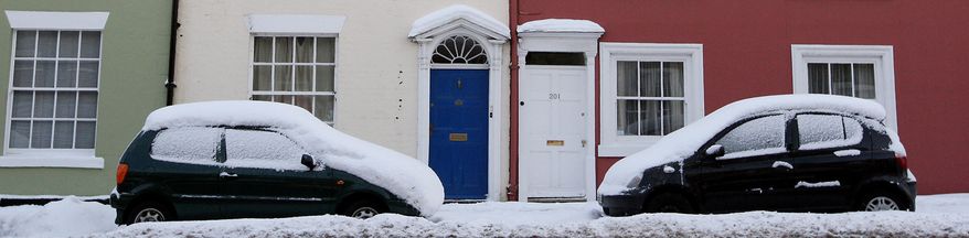 A general view of snow covered cars and houses in heavy snowfall, in Durham, England, Wednesday, Dec. 1, 2010. People across Britain are spending the week coping with falling temperatures and drifting snow. (AP Photo/Scott Heppell)