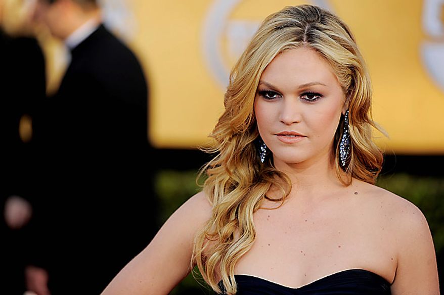 Julia Stiles arrives at the 17th Annual Screen Actors Guild Awards on Sunday, Jan. 30, 2011, in Los Angeles. (AP Photo/Chris Pizzello)