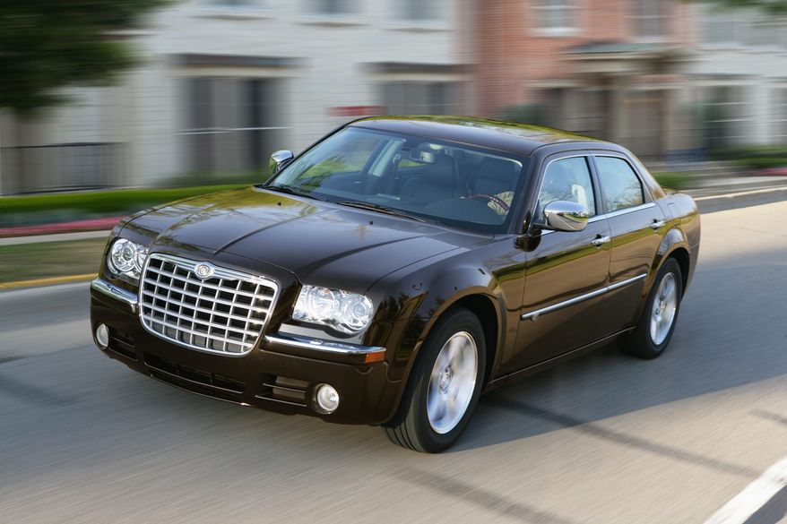The profile of the all-new Chrysler 300 features the distinctive proportions of its predecessor with added design refinement for a more tailored appearance.