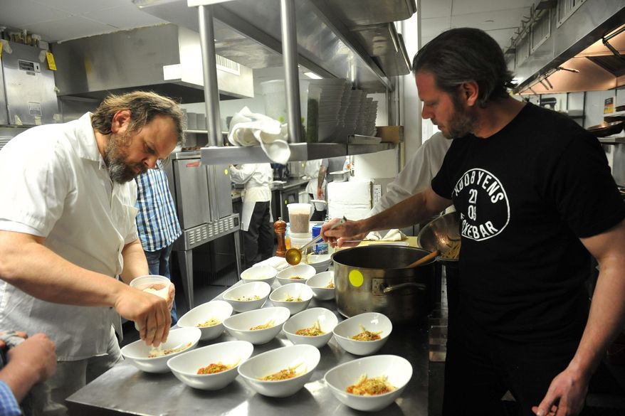 ASSOCIATED PRESS PHOTOGRAPHS
Chefs Frank Falcinelli (left) and Frank Castronovo of Frankies Spuntino prepare pasta at the JBF LTD pop-up restaurant in New York. For customers, the pop-up restaurant trend means access to high-end food at more affordable prices, as well as the thrill of taking part in something fleeting.