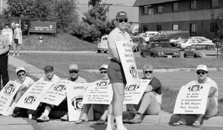 ASSOCIATED PRESS PHOTOGRAPHS
Jay Schroeder and a host of Redskins teammates wore sandwich board strike signs outside the team&#39;s training facility Sept. 22, 1987. When running back Wayne Wilson (above right) and other replacement players took the field, Washington went 3-0 - including a 13-7 Monday night win over Dallas.