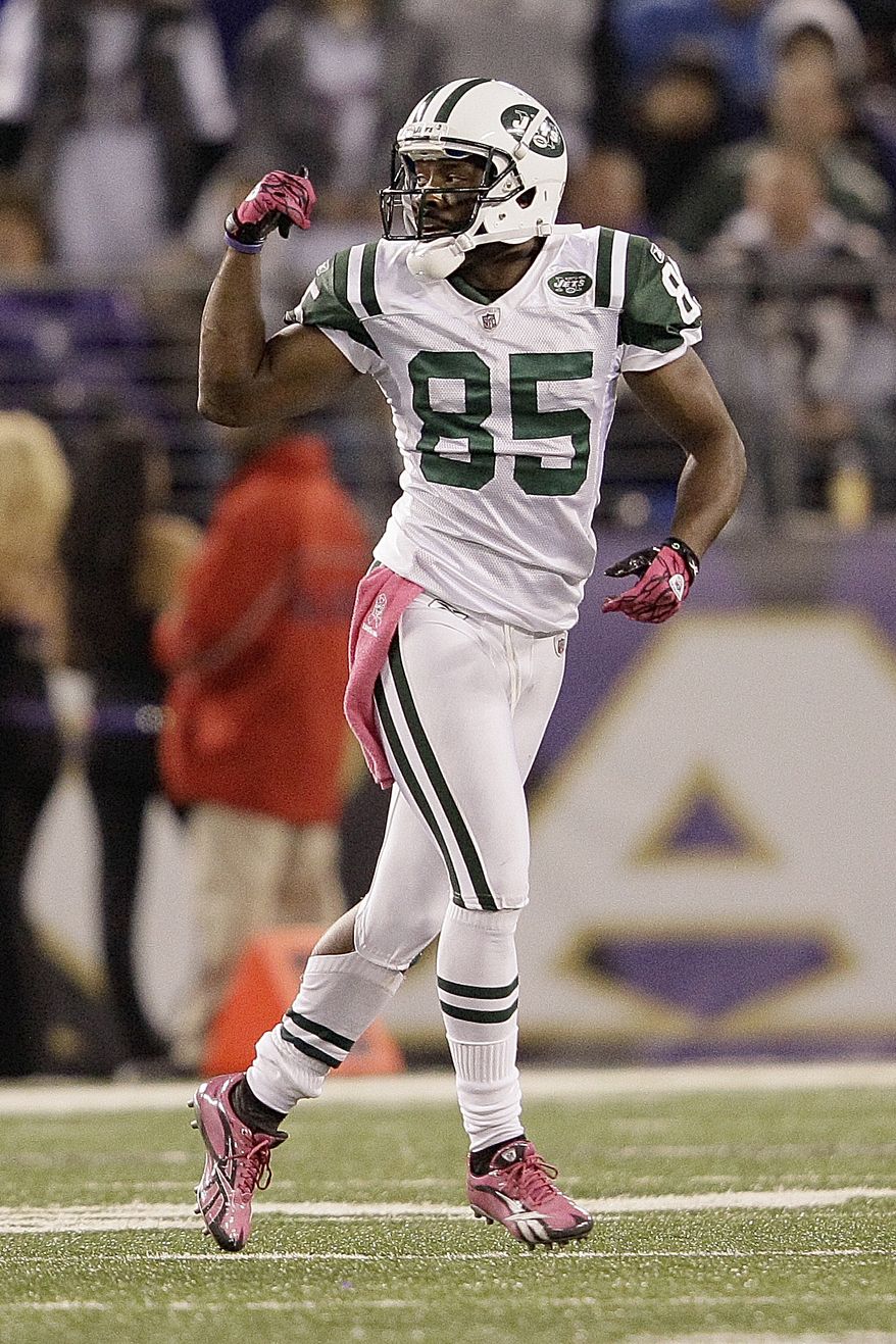 The New York Jets traded wide receiver Derrick Mason to the Houston Texans for an undisclosed draft pick. Jets general manager Mike Tannenbaum said Wednesday that "things didn't work out on the field with Derrick," and that they took advantage of the opportunity when the Texans called to inquire about Mason. (AP Photo/Patrick Semansky, File)