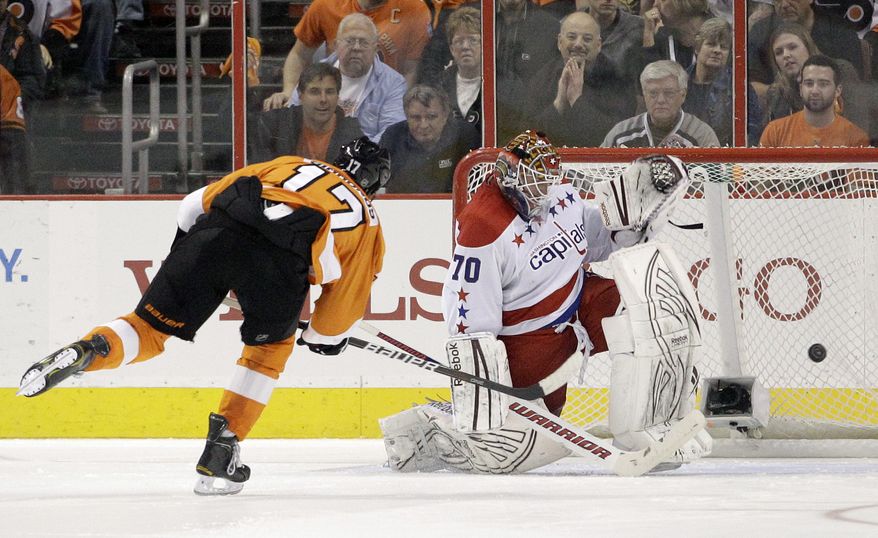 Philadelphia Flyers' Wayne Simmonds scores past Washington Capitals' Braden Holtby during a shootout in, Thursday, March 22, 2012, in Philadelphia. Philadelphia won 2-1. (AP Photo/Matt Slocum)