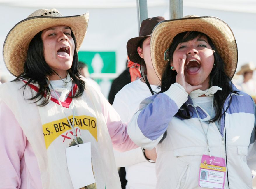 Faithful wait for the arrival of Pope Benedict XVI at the Parque del Bicentenario. (AP Photo/Gregorio Borgia)