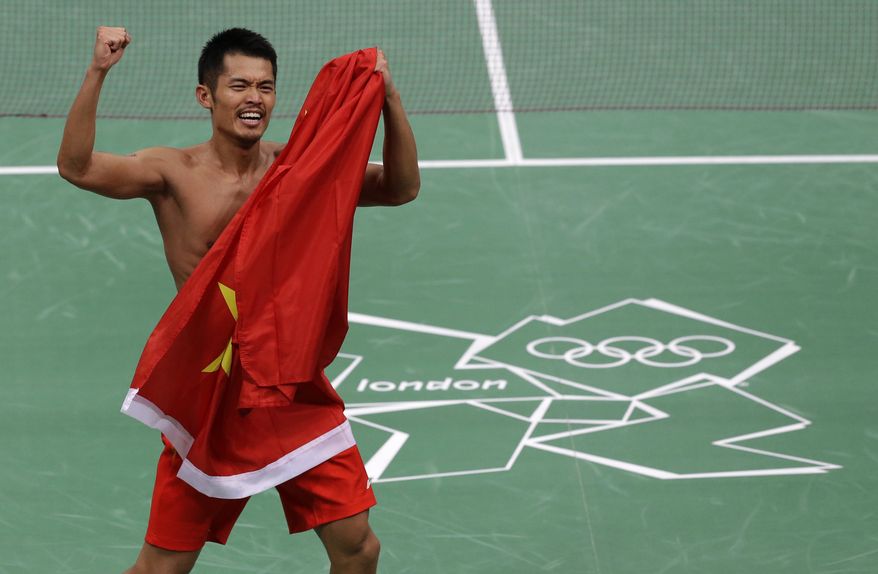 China's Lin Dan celebrates his victory over Malaysia's Lee Chong Wei in the men's singles badminton gold medal match at the 2012 Summer Olympics, Sunday, Aug. 5, 2012, in London. Lin won 15-21, 21-10, 21-19 to repeat his victory over Chong Wei in the Beijing Games final, and claim his sixth Olympic or world title. (AP Photo/Andres Leighton)