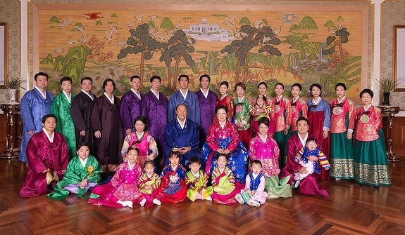 The Rev. Sun Myung Moon with his wife Hak Ja Han Moon and family in 2008 portrait. Courtesy H.S.A.-U.W.C.