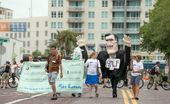 RNCPROTESTS_082601