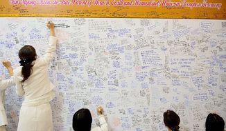 Mourners leave messages Wednesday for the family of the Rev. Sun Myung Moon at Cheongpyeong Heaven and Earth Training Center near Seoul. (Barbara L. Salisbury/The Washington Times)