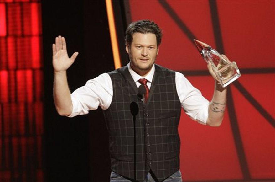 Blake Shelton accepts the award for entertainer of the year at the 46th Annual Country Music Awards at the Bridgestone Arena on Thursday, Nov. 1, 2012, in Nashville, Tenn. (Photo by Wade Payne/Invision/AP)