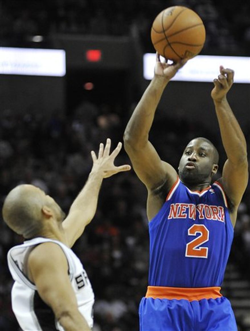 New York Knicks' Raymond Felton, right, shoots over San Antonio Spurs' Tony Parker, of France, during the second half of an NBA basketball game on Thursday, Nov. 15, 2012, in San Antonio. New York won 104-100. (AP Photo/Darren Abate)