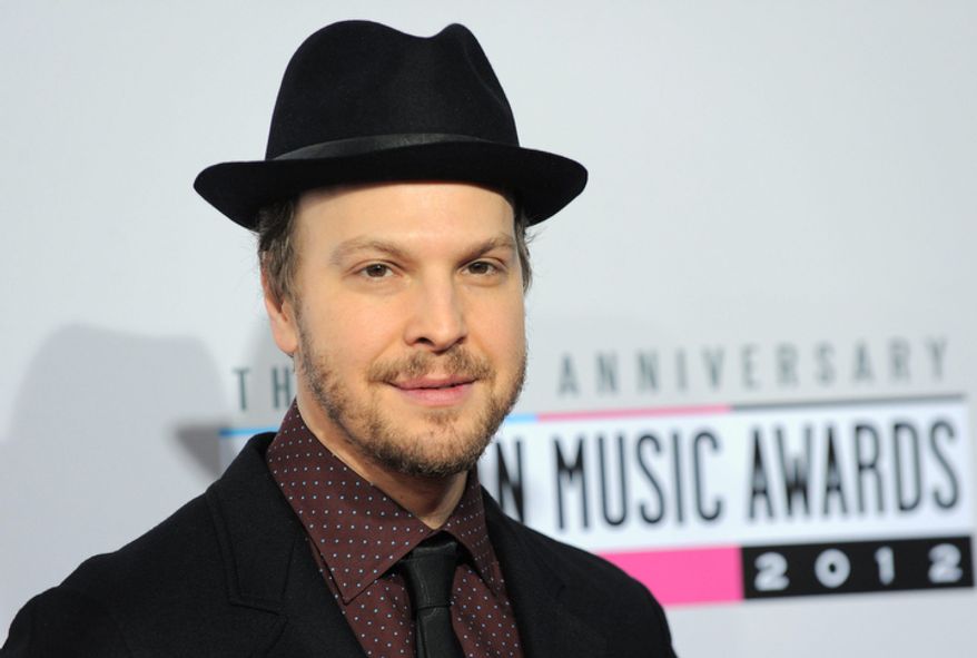 Gavin DeGraw arrives at the 40th Anniversary American Music Awards on Sunday, Nov. 18, 2012, in Los Angeles. (Photo by Jordan Strauss/Invision/AP)