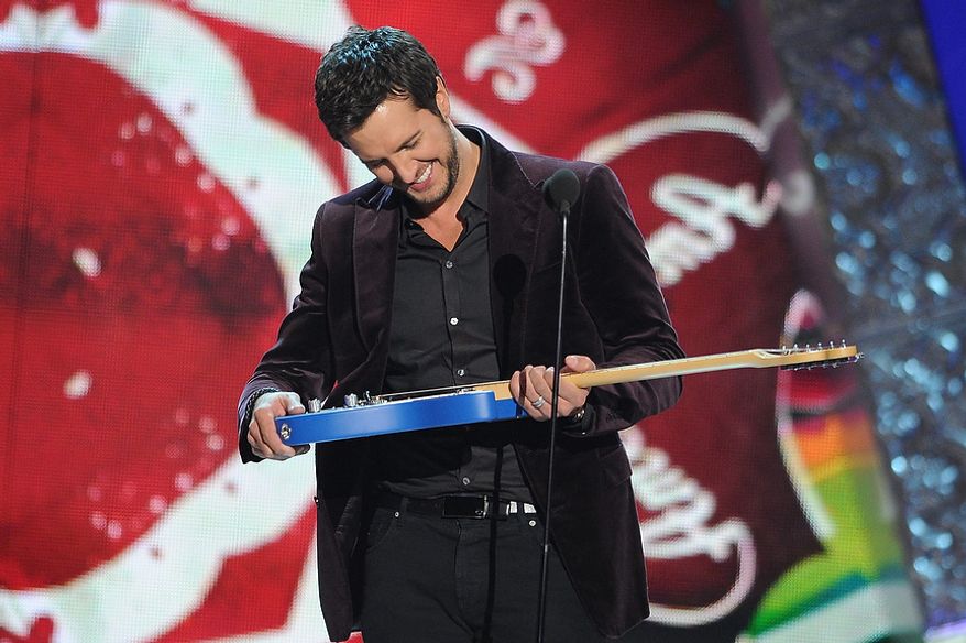 Luke Bryan accepts the award for Artist of the Year during the American Country Awards on Monday, Dec. 10, 2012, in Las Vegas. (Al Powers/Powers Imagery/Invision/AP)