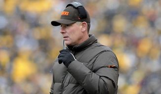 Cleveland Browns head coach Pat Shurmur on the sideline during the second quarter of the Browns&#39; 24-10 loss to the Pittsburgh Steelers on Dec. 30, 2012, in Pittsburgh. (Associated Press)