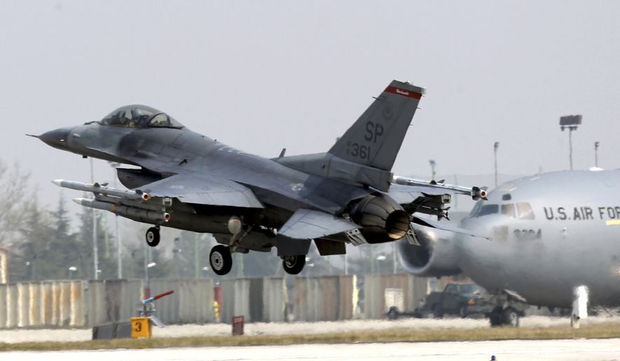 A U.S. Air Force F-16 jet fighter from the 31st Fighter Wing lands at NATO&#39;s Aviano Air Base in Aviano, Italy, on Friday, March 25, 2011. (AP Photo/Luca Bruno)