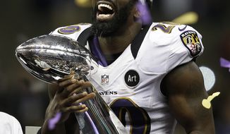 Baltimore Ravens free safety Ed Reed (20) holds the Vince Lombardi Trophy after defeating the San Francisco 49ers in the NFL Super Bowl XLVII football game, Sunday, Feb. 3, 2013, in New Orleans. The Ravens won 34-31. (AP Photo/Elaine Thompson)
