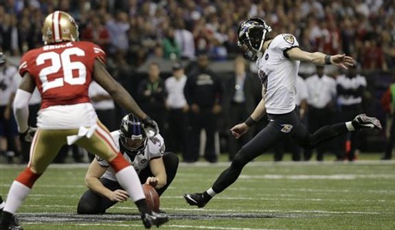 Baltimore Ravens kicker Justin Tucker, right, makes a 38-yard field goal during the second half of the NFL Super Bowl XLVII football game against the San Francisco 49ers, Sunday, Feb. 3, 2013, in New Orleans. (AP Photo/Matt Slocum)