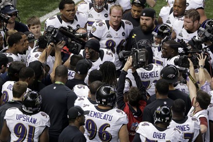 Baltimore Ravens linebacker Ray Lewis (52) talks to his teammates before the NFL Super Bowl XLVII football game against the San Francisco 49ers Sunday, Feb. 3, 2013, in New Orleans. (AP Photo/Charlie Riedel) 