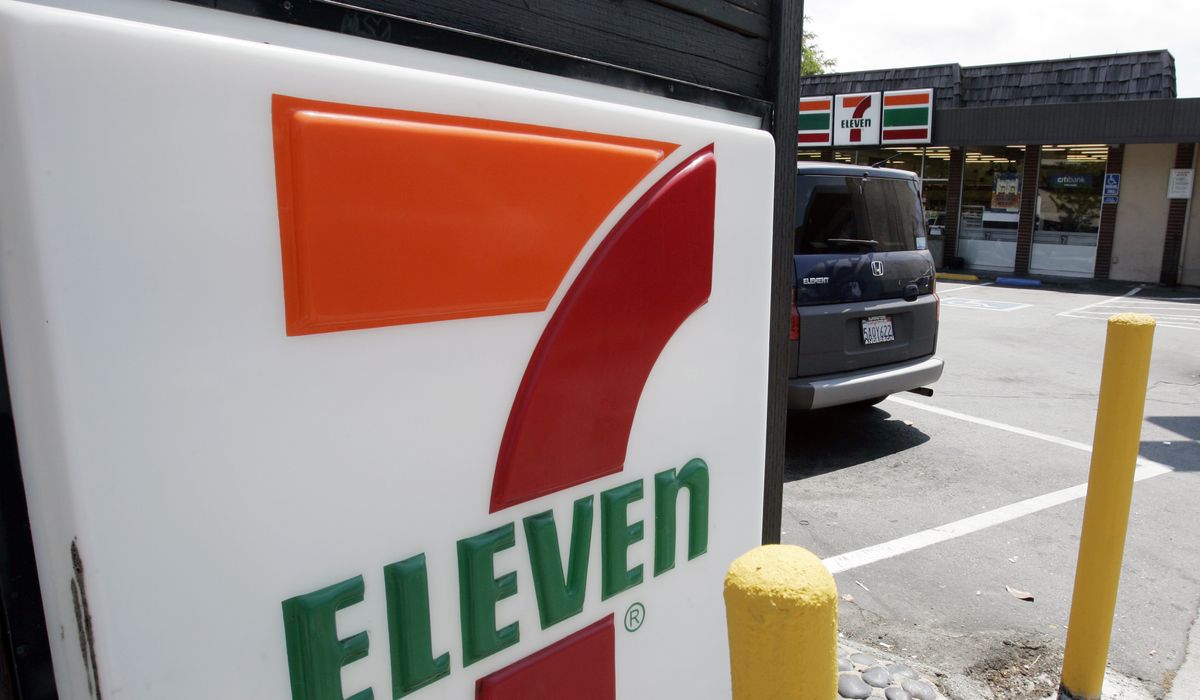 NextImg:7-Eleven clerks take down, wallop would-be robber with large stick